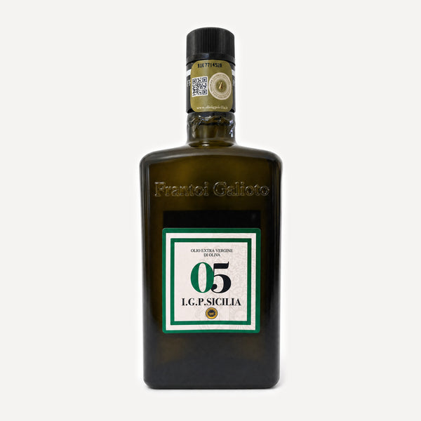 A dark olive-green glass bottle of IGP Sicilia 05 by Frantoio Galioto.